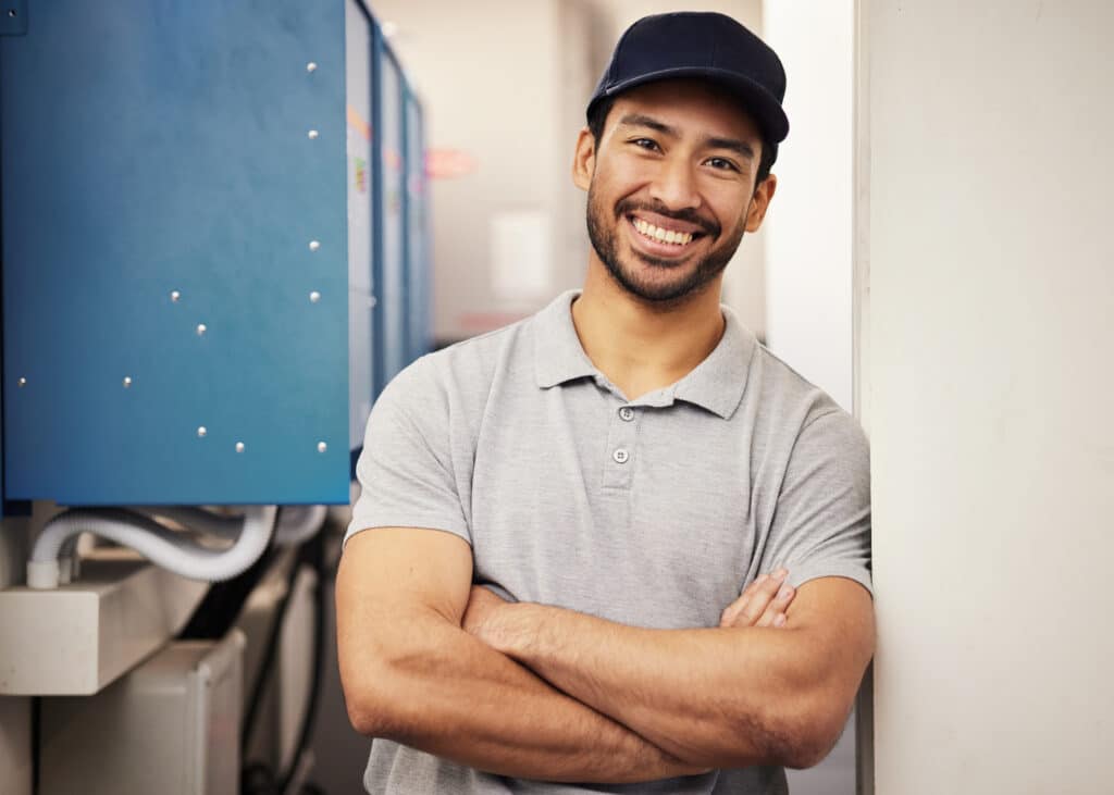 Smiling technician representing why you should choose an IT support company like SysPros.